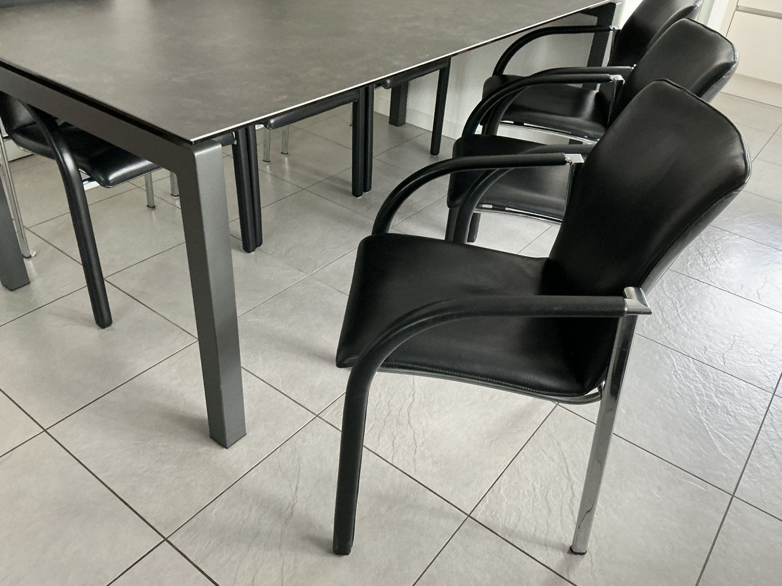 Leolux Camarilla eetkamerstoelen, 6 stuks, zwart leder, Ophalen, Gebruikt, Zwart, Leer