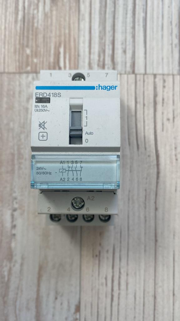 Hager ERD418S Magneetschakelaar 16A 2m 2v 24V~ nieuw, Ophalen of Verzenden, Nieuw, Schakelaar