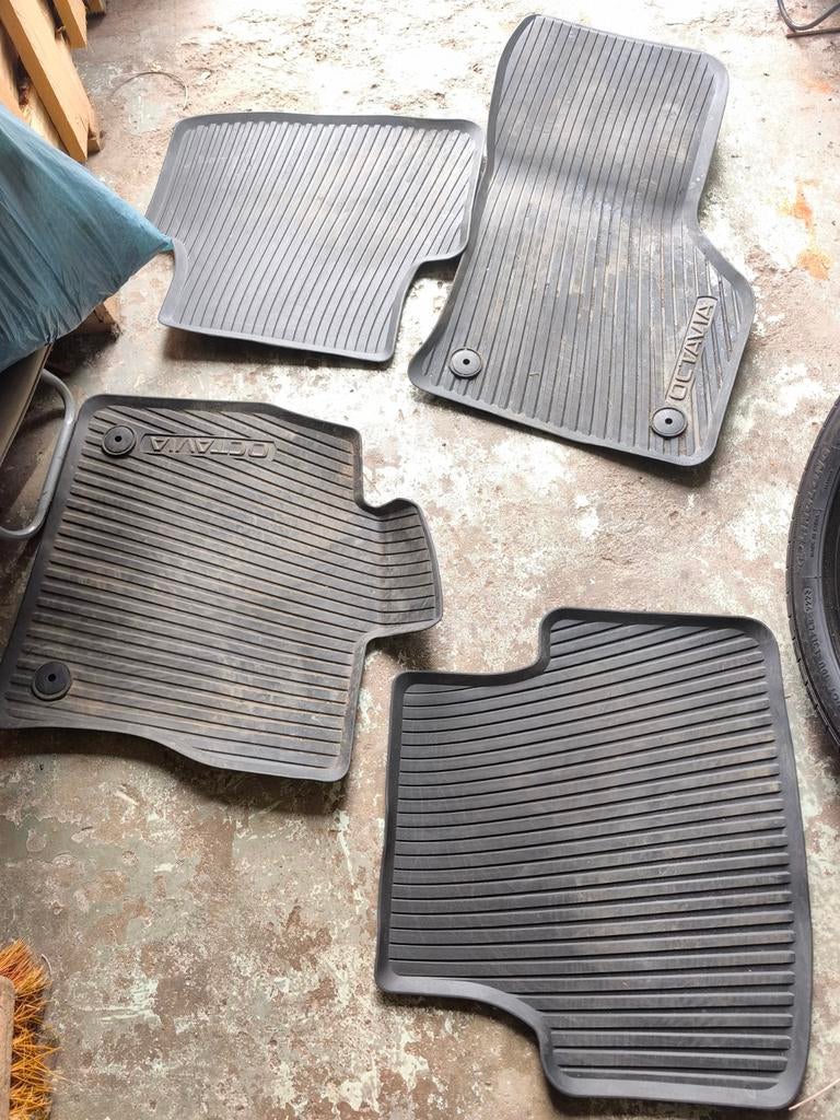 Skoda Octavia IV originele rubbermatten (set), Ophalen of Verzenden
