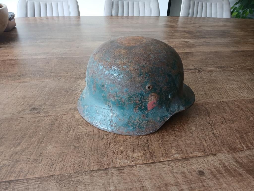 Oude Duitse M35/M40 helm - WOII militaria, Verzamelen, Ophalen