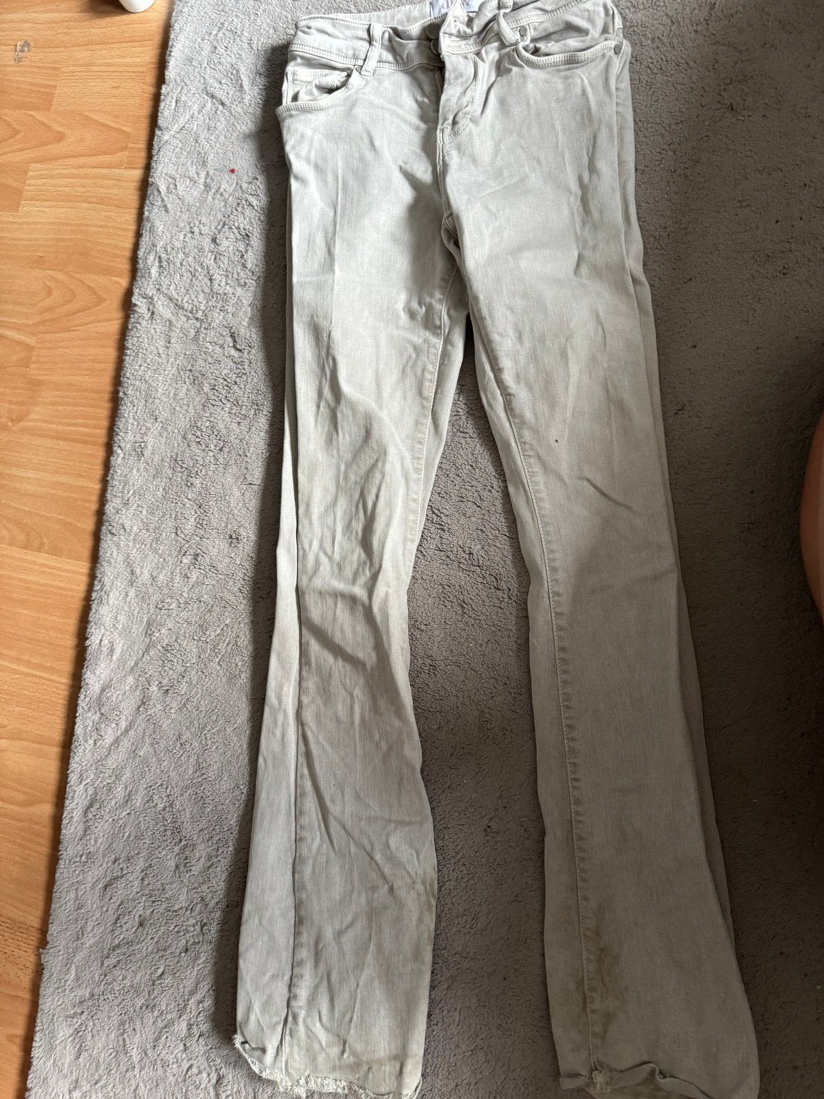 Grijze flair broek, Ophalen, Maat 34 (XS) of kleiner, Gedragen, Grijs