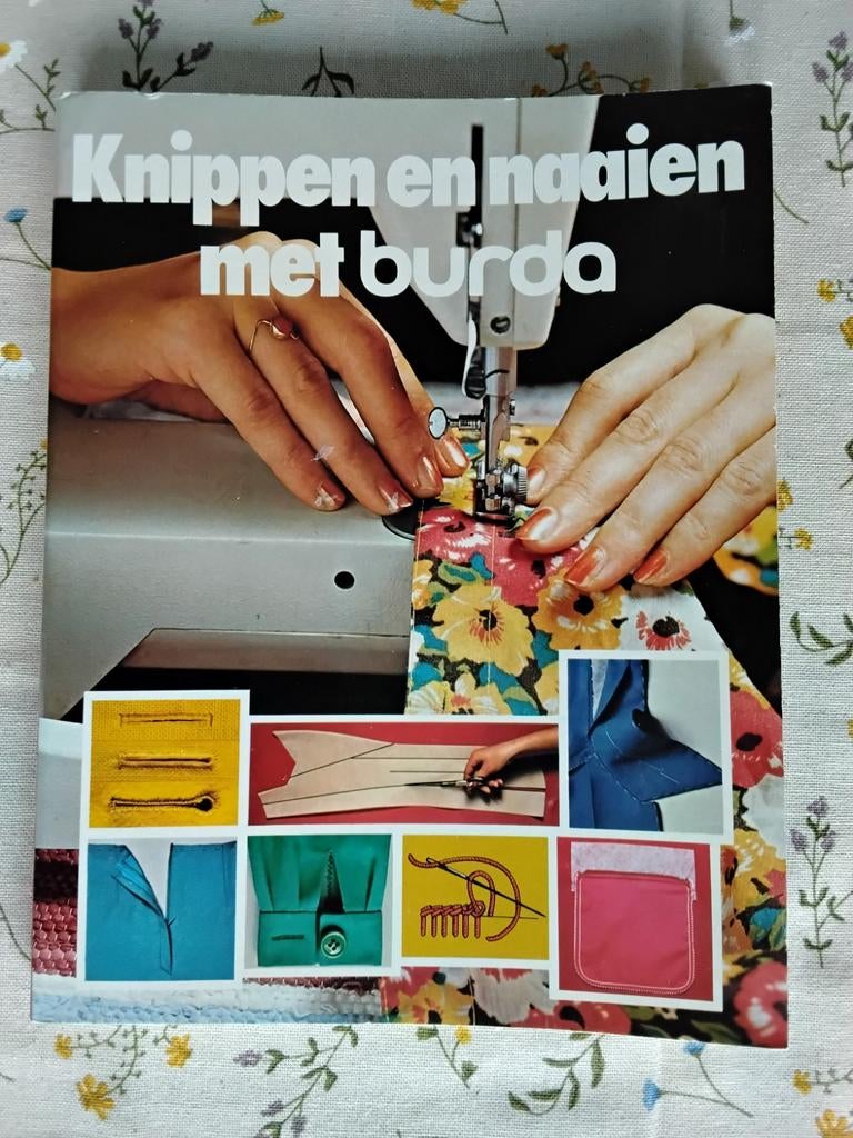 KNIPPEN EN NAAIEN MET BURDA, Ophalen of Verzenden, Zo goed als nieuw, Knoop of Knopen