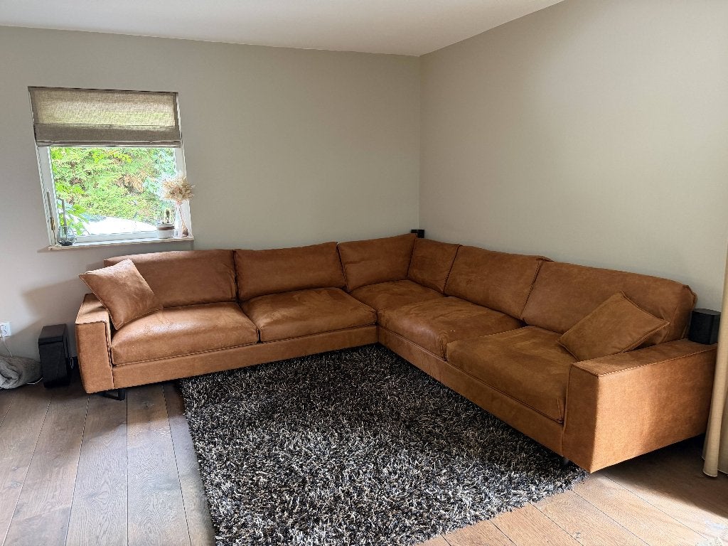 Hoekbank Jonas Microleer Cognac (Goossens) 308x308, Huis en Inrichting, Banken | Bankstellen, Ophalen, Hoekbank, 300 cm of meer