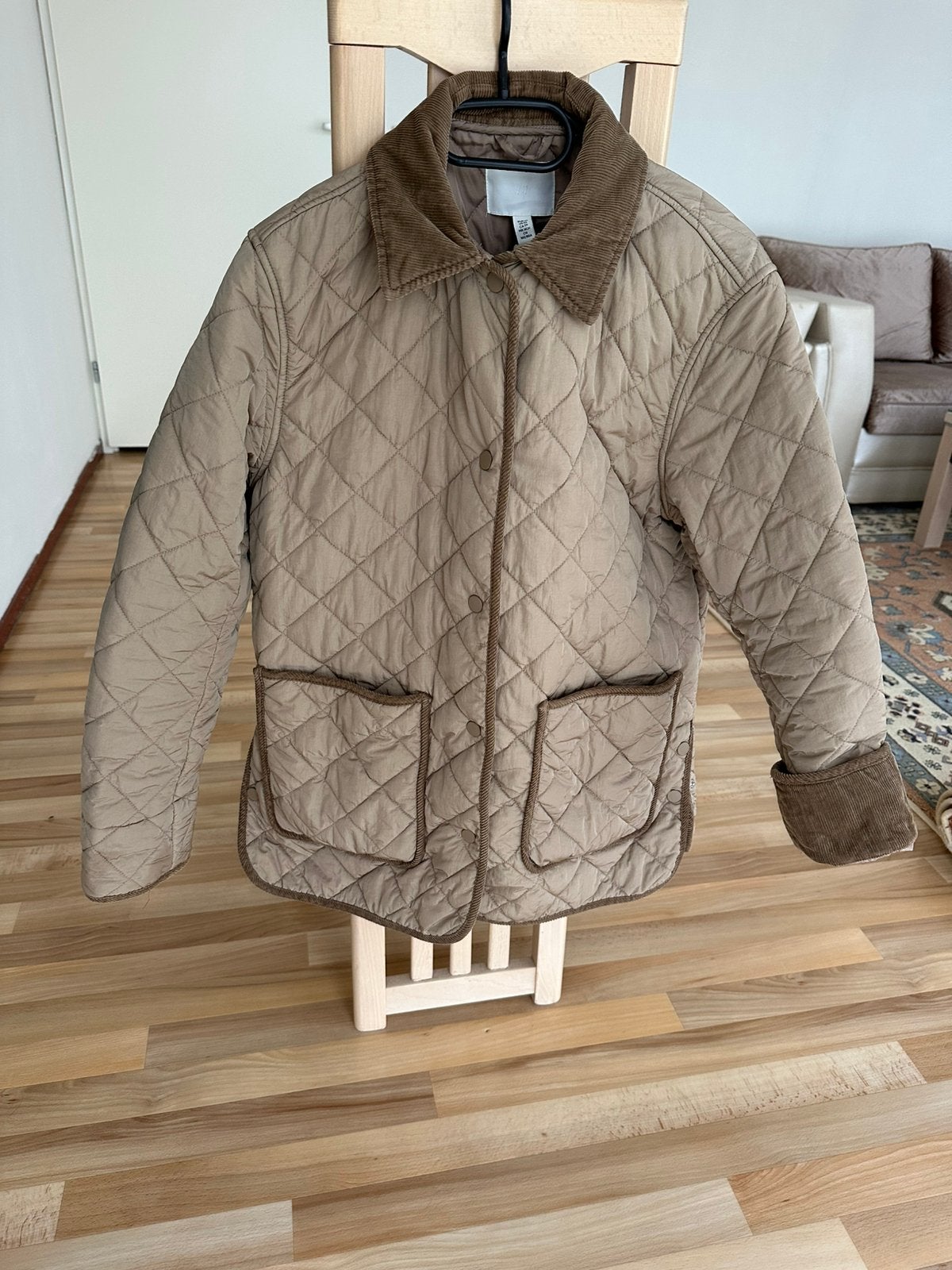 H&M Prachtige dames beige jas met fluwelen details, Ophalen of Verzenden, Zo goed als nieuw, Maat 36 (S), Beige