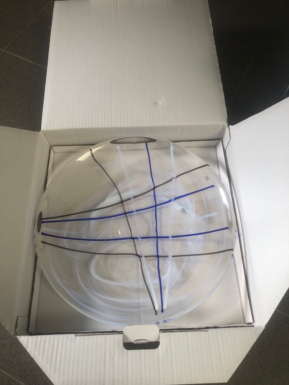 Kosta Boda glazen schaal, Anna Ehrner, 38 cm, Handbeschilderd, Schaal, Rond, Nieuw