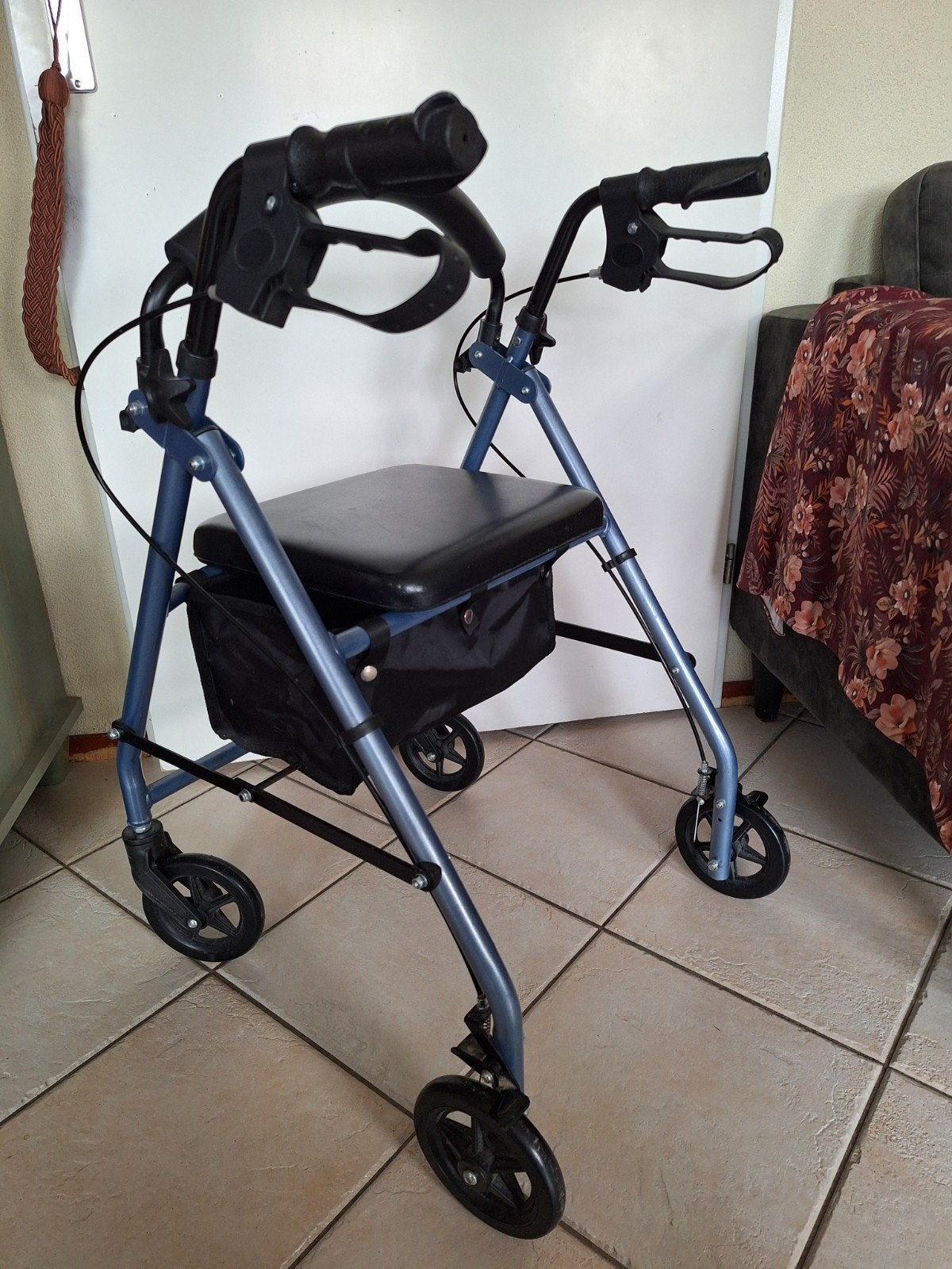 Rollator lichtgewicht, Ophalen, Lichtgewicht, Zo goed als nieuw