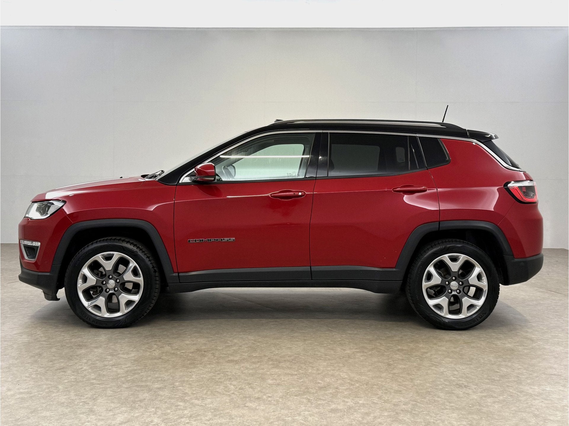 Foto 11 van Jeep Compass 1.4 MultiAir Limited 4x4 170PK | Pano | Beats A