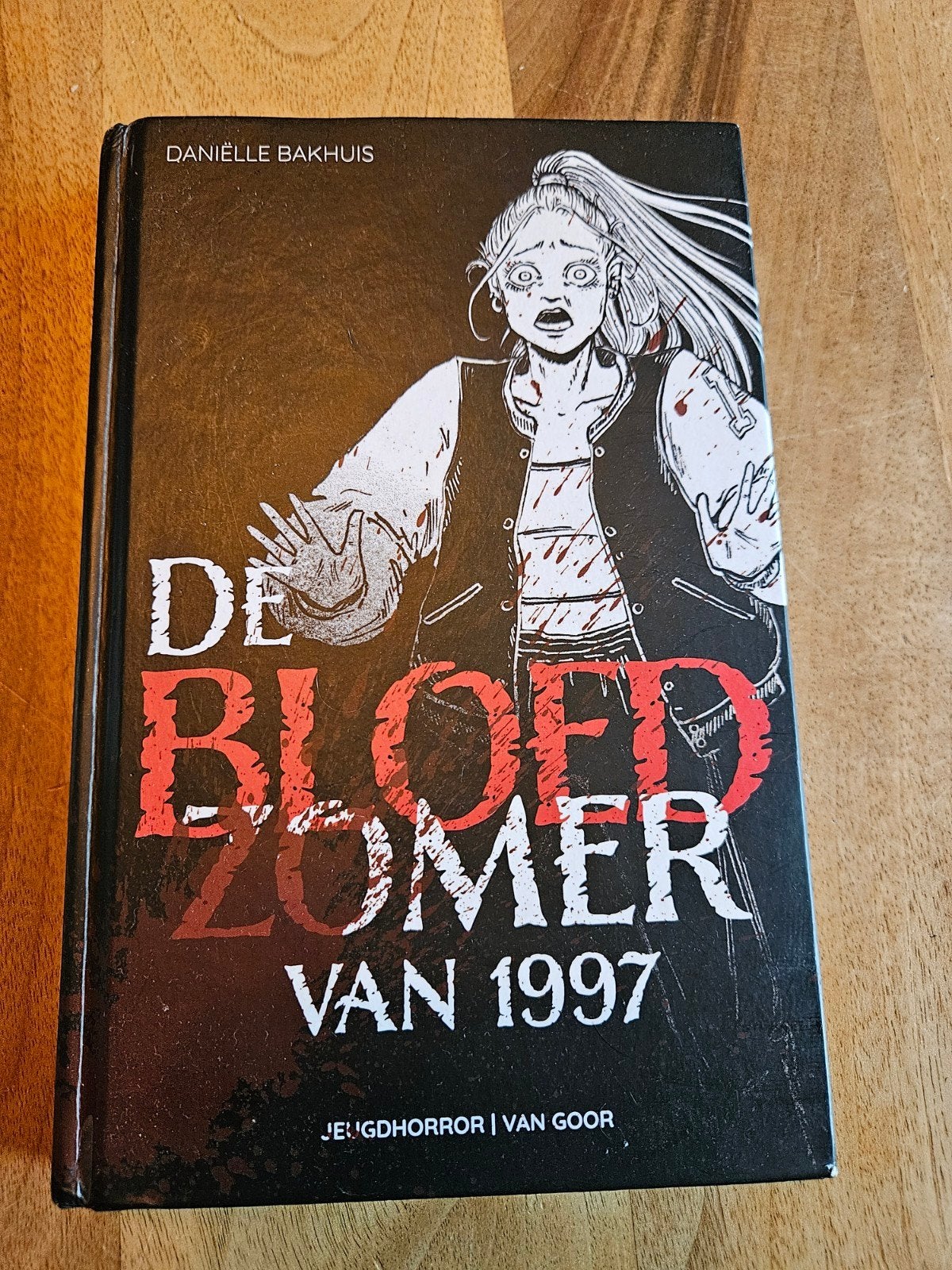 De Bloedzomer van 1997 - Daniëlle Bakhuis (Jeugdhorror), Ophalen of Verzenden, Gelezen