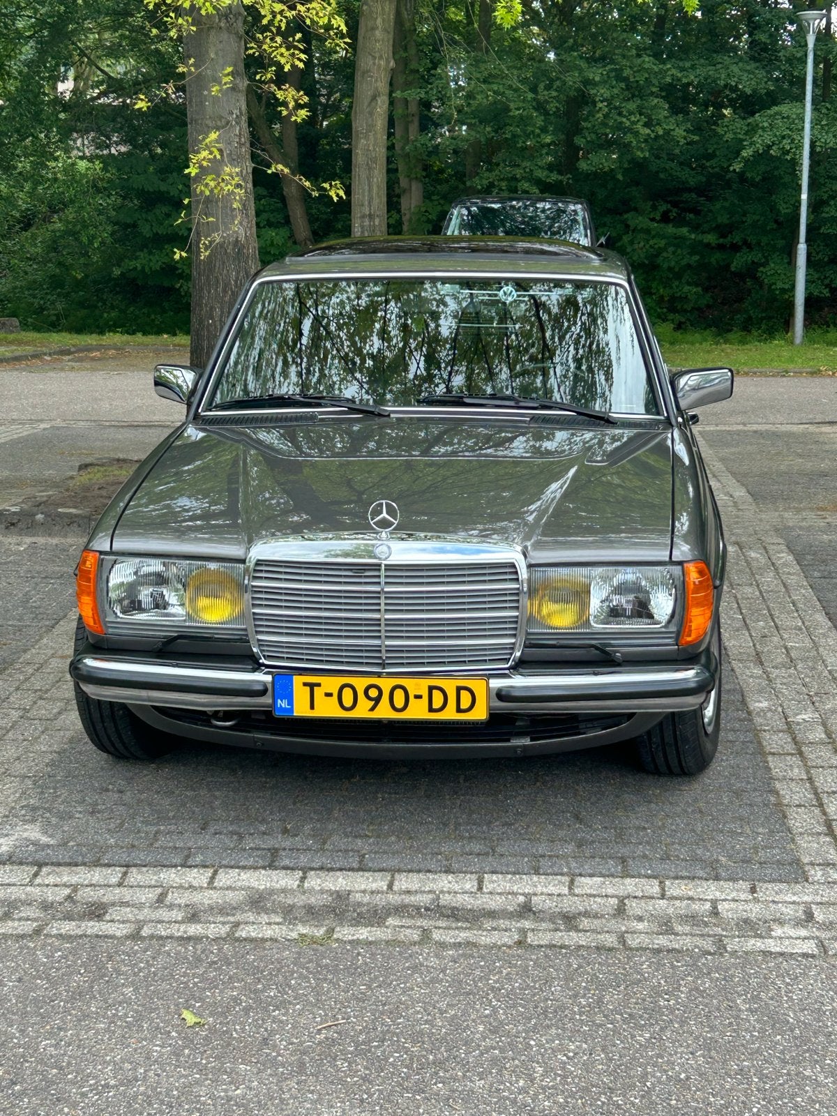 Mercedes-Benz 230E (W123), bouwjaar 1983, antracietgrijs, Auto's, 136 pk, Particulier, Sedan, 1310 kg