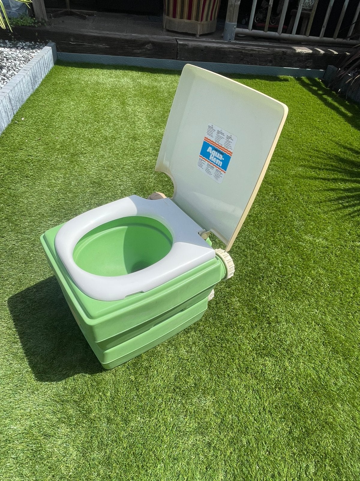 Chemisch toilet, Ophalen, Gebruikt