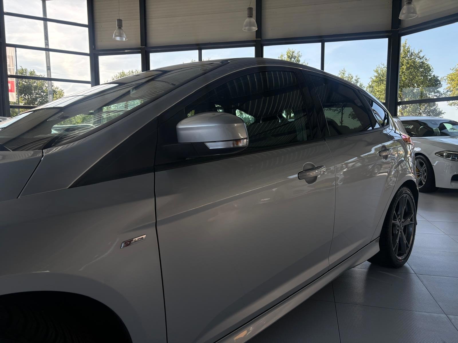 Ford Focus 1.0 ST-Line | Camera | Climate | Cruise | Navi |, Auto's, Ford, Gebruikt, Origineel Nederlands, 3 cilinders, Zilver of Grijs