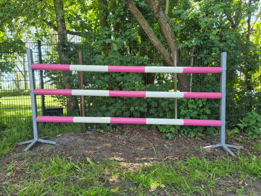 Complete hindernis, Dieren en Toebehoren, Paarden en Pony's | Overige Paardenspullen, Ophalen of Verzenden, Zo goed als nieuw