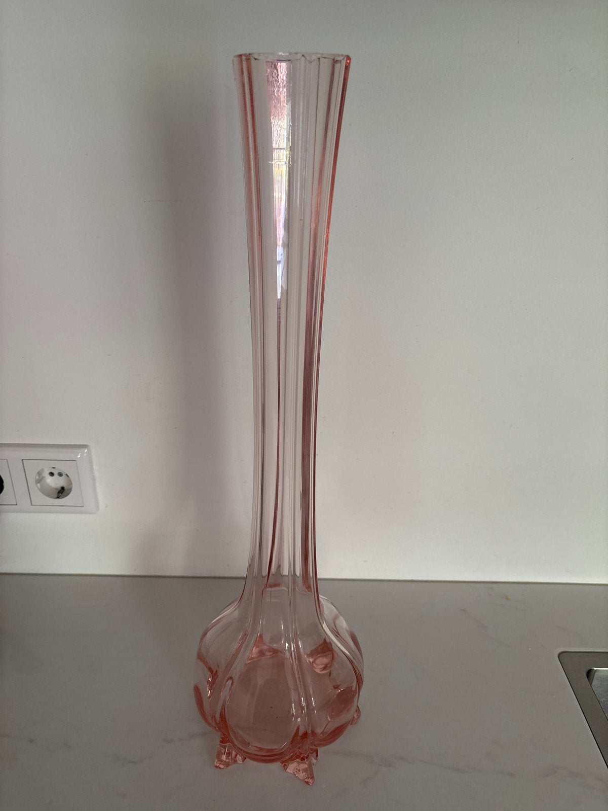 Elegante Roze Glazen Vaas op Voetjes - Vintage Stijl, Ophalen of Verzenden