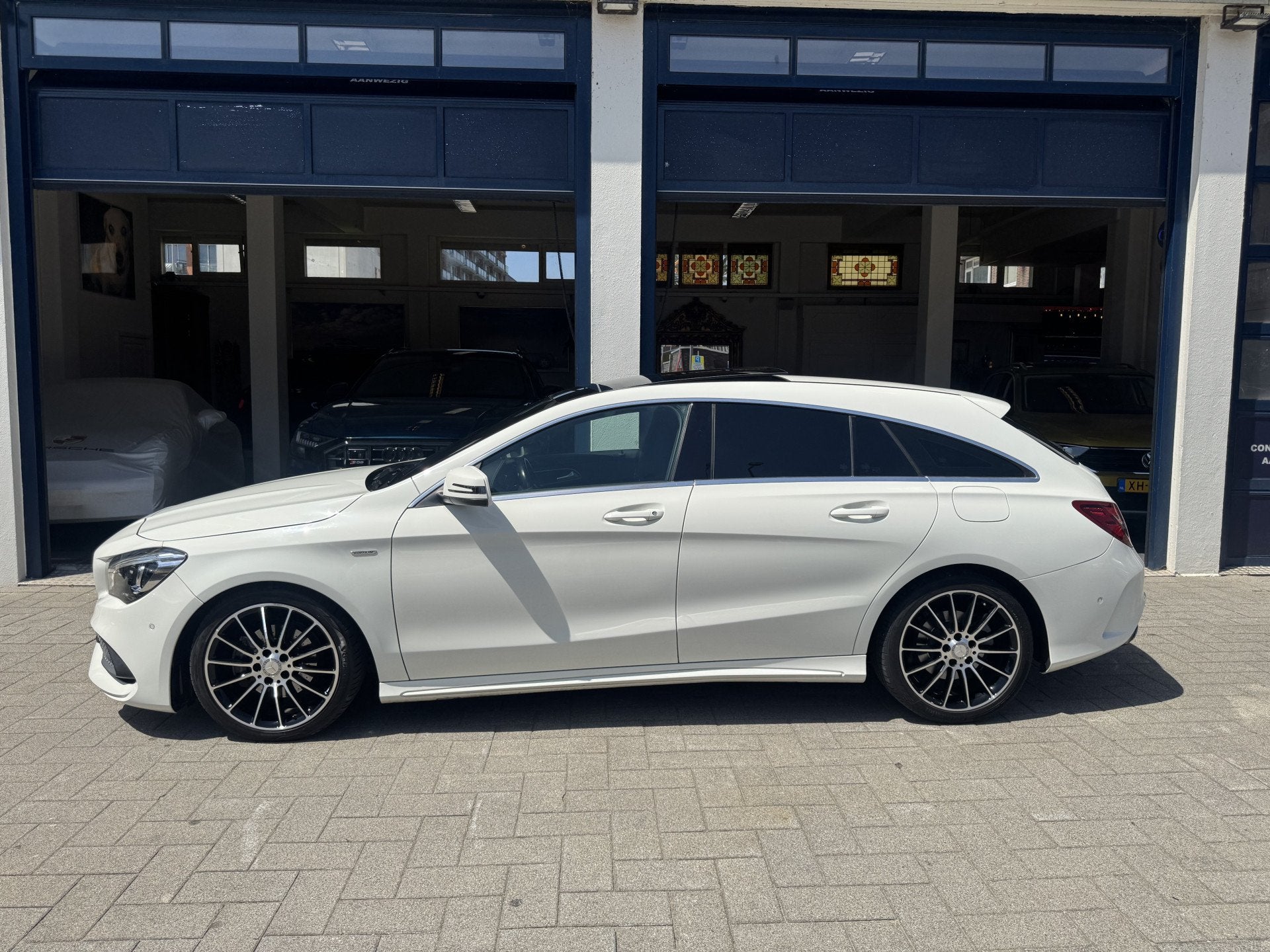 Mercedes-Benz CLA-Klasse Shooting Brake 180 AMG/EDITION/PANO, 730 kg, Gebruikt, 4 cilinders, Leder en Stof