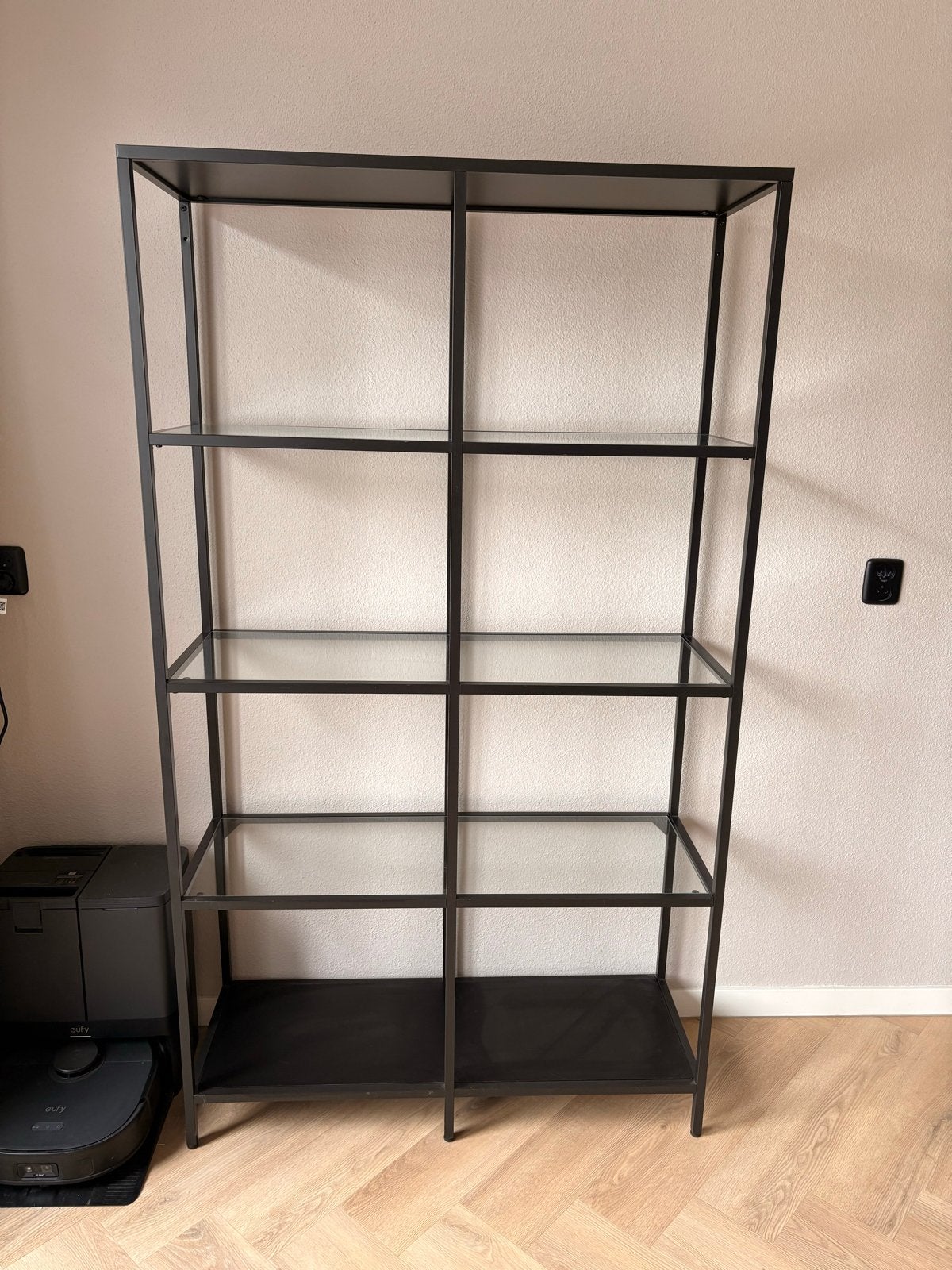 IKEA kast - Zwarte open kast met glazen planken, Huis en Inrichting, Ophalen, Met plank(en), 50 tot 100 cm, Zo goed als nieuw