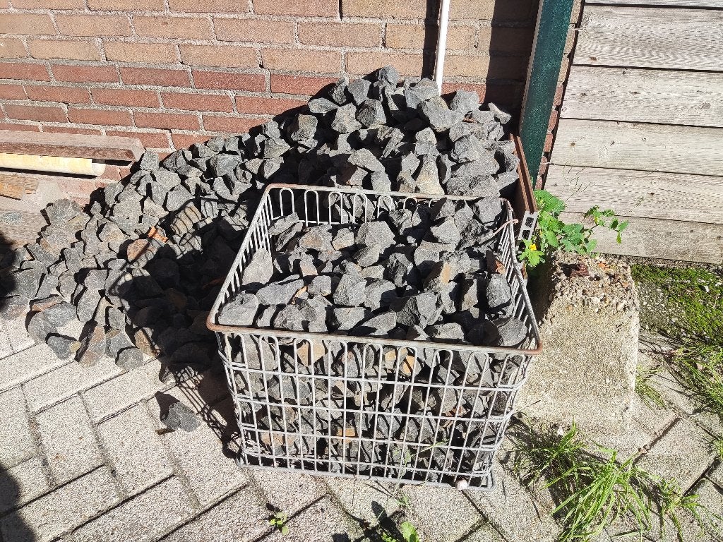 GRATIS < MINDER DAN HALVE KUUB ZWARTE STENEN / KEIEN, Ophalen, Gebruikt, Zwart, Overige typen