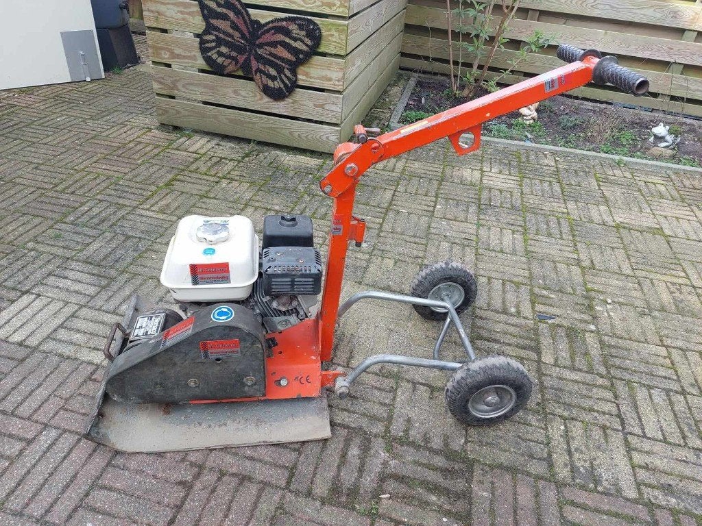 Te huur: Trilplaat 18 Kn