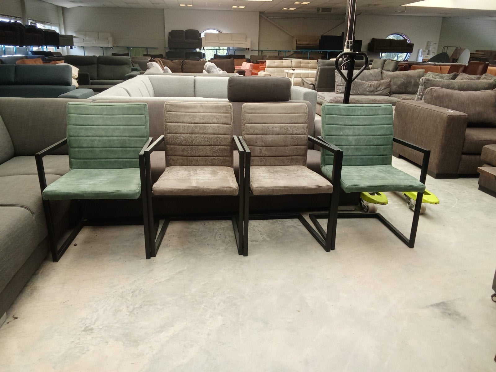 industriele stoelen 4 voor €75,-, ., Ophalen of Verzenden, Zo goed als nieuw, Vier