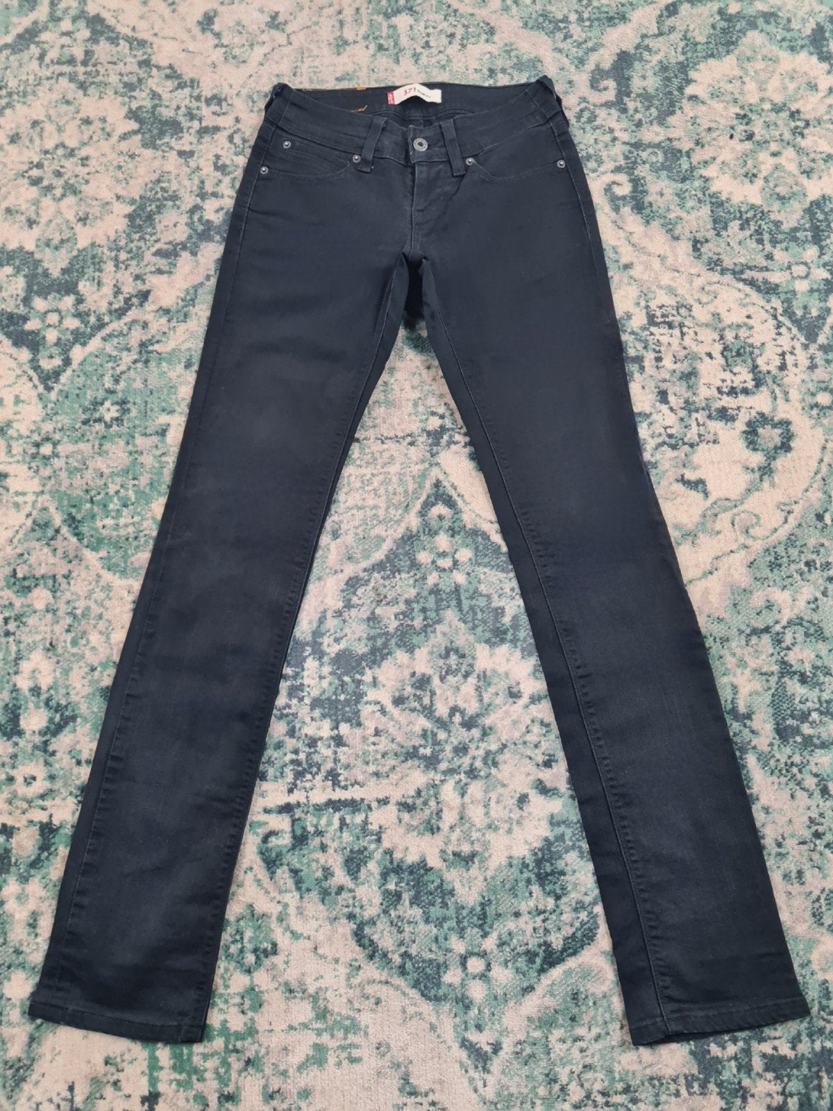 Levi's 572 slim straight fit W27 L32 WMN Tulsi2732 Zwart, Kleding | Dames, Zwart, Ophalen of Verzenden, Zo goed als nieuw, W27 (confectie 34) of kleiner