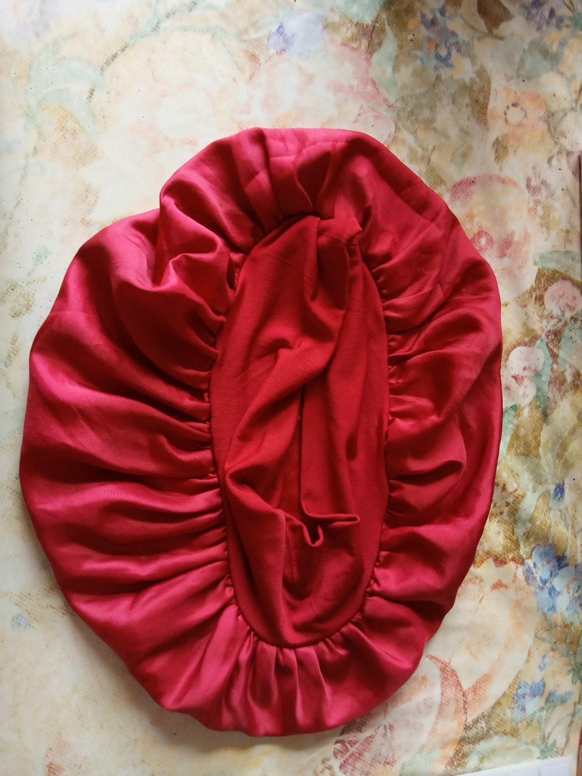 Rode satijnen slaapmuts / slaapbonnet, Ophalen of Verzenden, Gedragen, One size fits all
