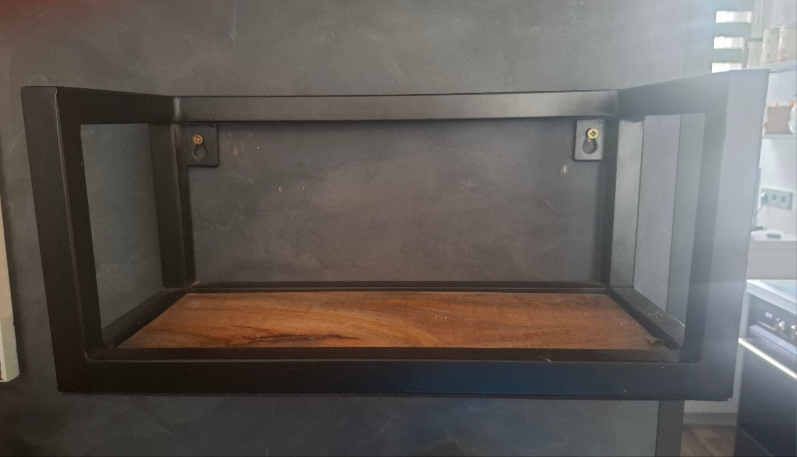 Industrieel mangohouten wandplank, wandbox met metalen frame, Ophalen of Verzenden, Zo goed als nieuw