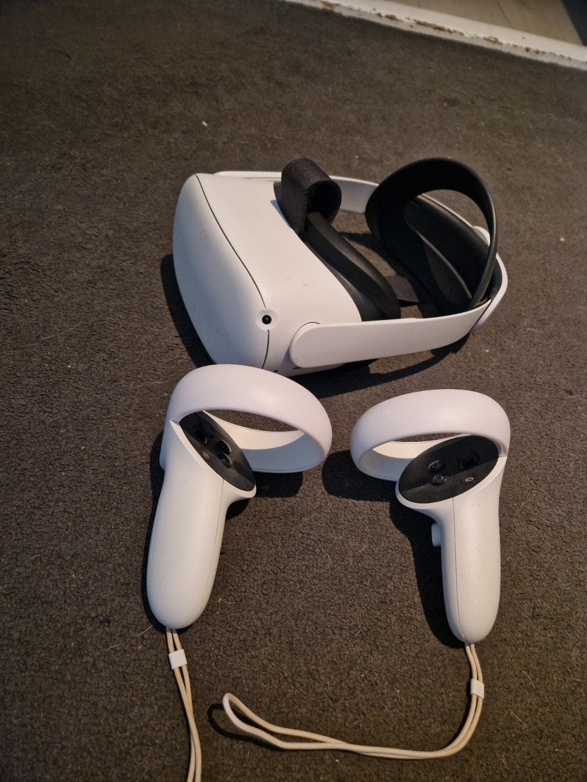Oculus Quest 2 VR-bril met controllers en pro strap., Spelcomputers en Games, Virtual Reality, Ophalen of Verzenden, Zo goed als nieuw