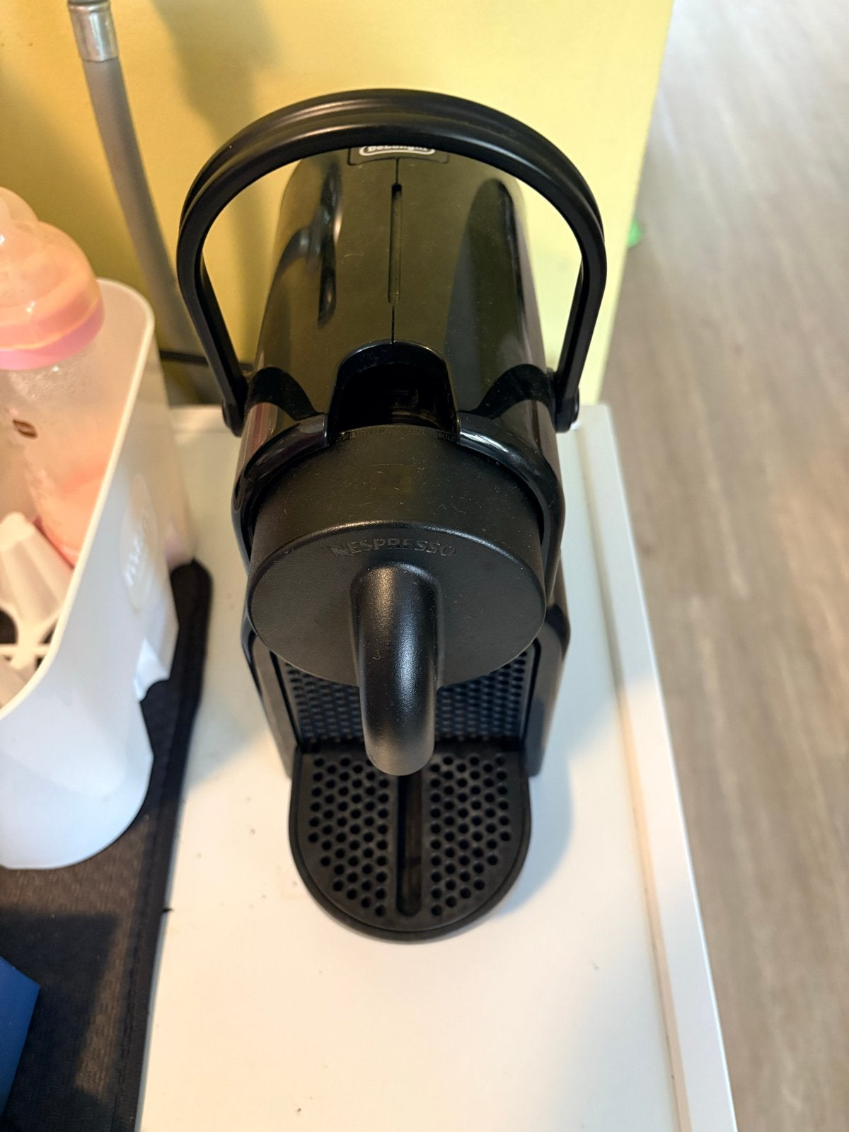 Goedwerkende Nespresso apparaat, Koffiepads en cups, Gebruikt, Espresso apparaat, Ophalen of Verzenden