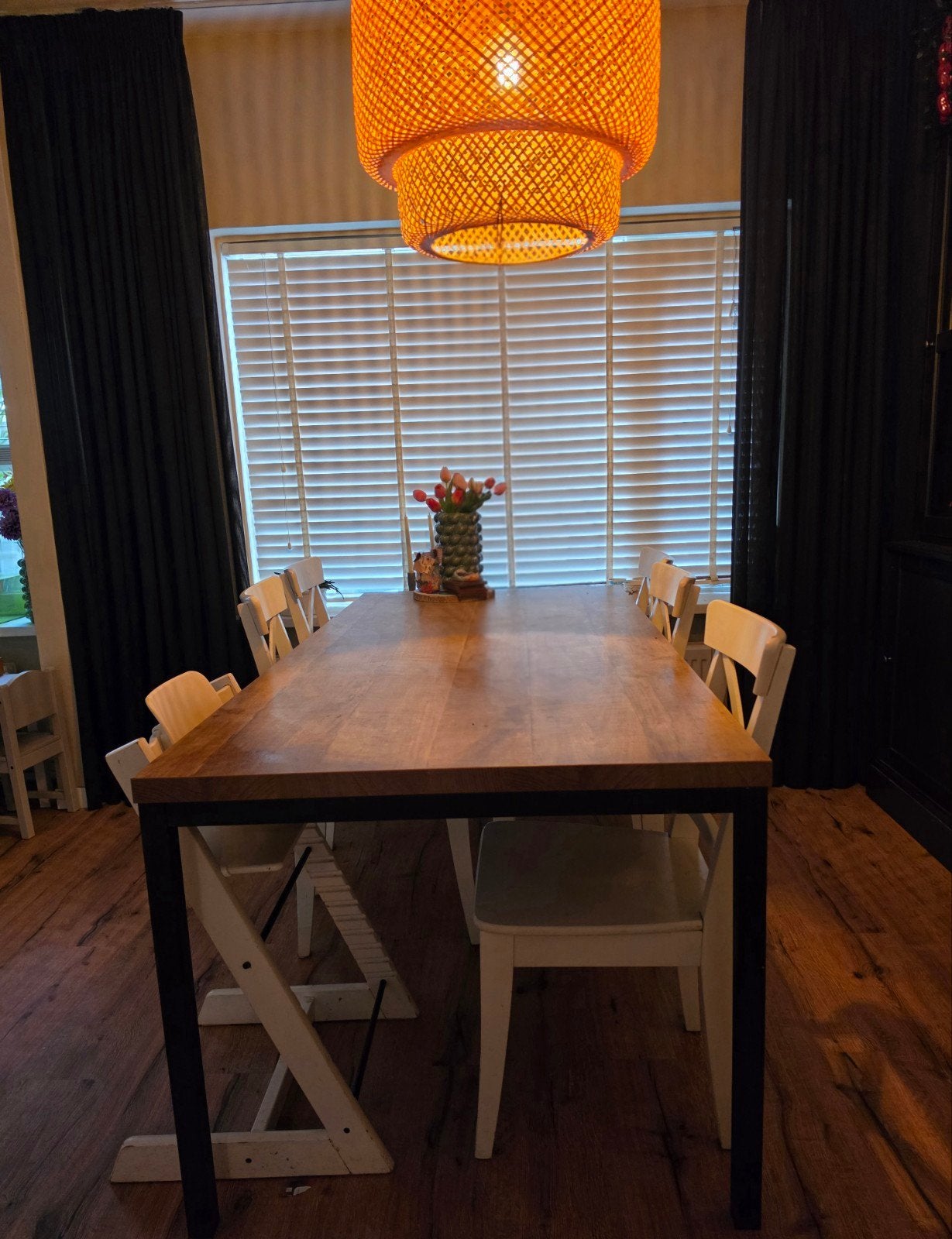 Eettafel met 5 witte eetkamerstoelen. Zonder Kinderstoel., Huis en Inrichting, Tafels | Eettafels, Gebruikt, 50 tot 100 cm, Vijf personen of meer