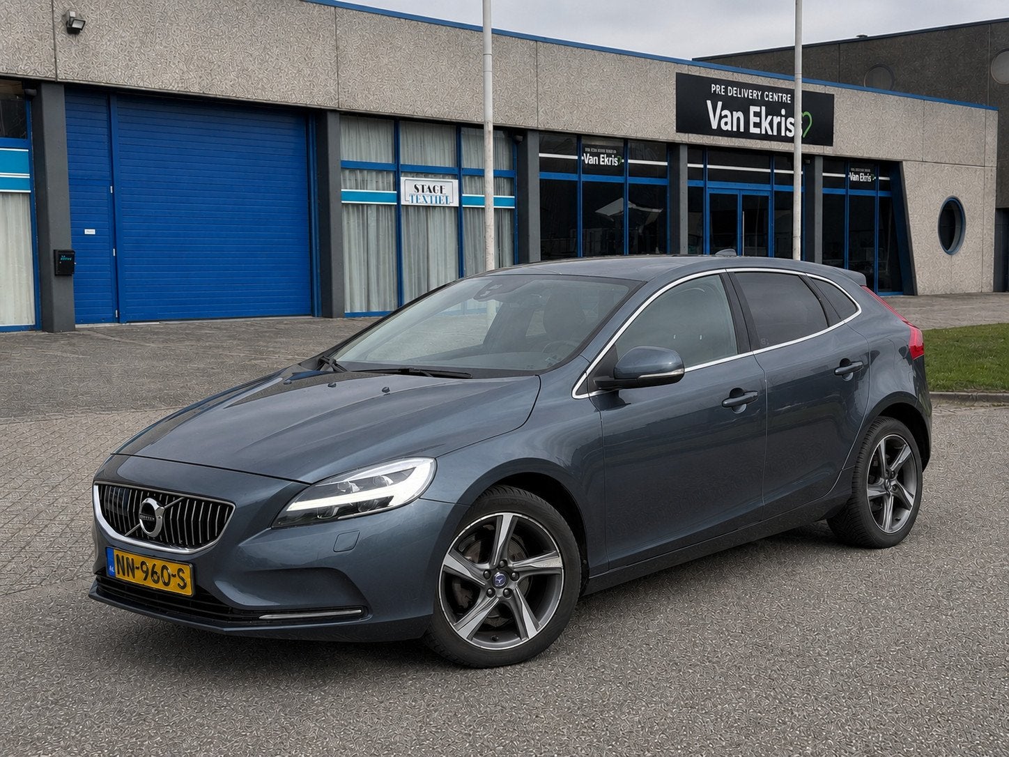 Volvo V40 2.0 D2 Nordic+ 2017 Glazendak Keyless Navi Camera, Voorwielaandrijving, Gebruikt, 4 cilinders, 1969 cc