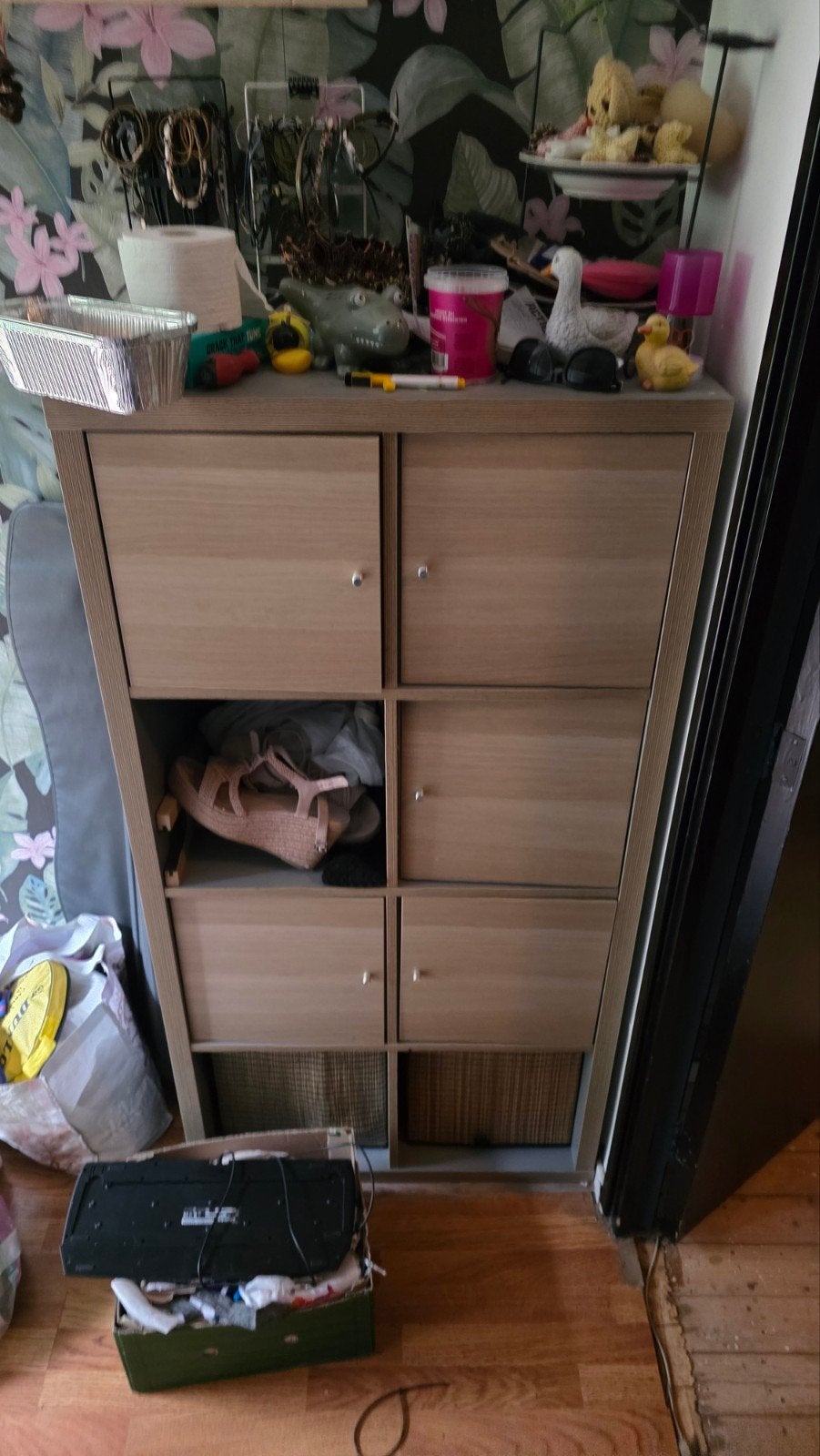 IKEA Kallax kast met deurtjes en manden, 100 tot 150 cm, 25 tot 50 cm, Overige houtsoorten, Gebruikt