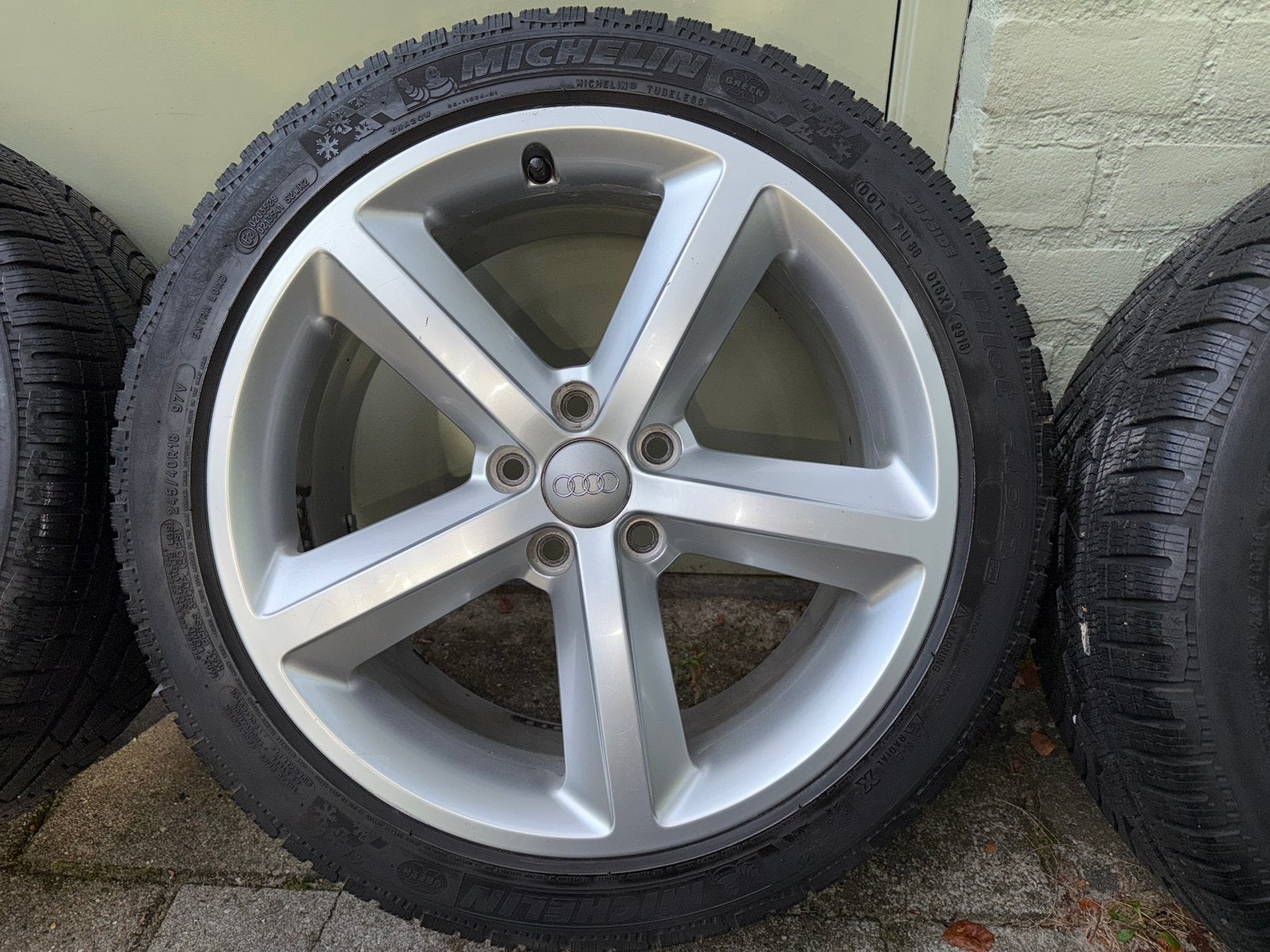 Originele Audi A4 winterset 6MM 18”! +Michelin pilot alpin!, Ophalen, 18 inch, 245 mm, Banden en Velgen