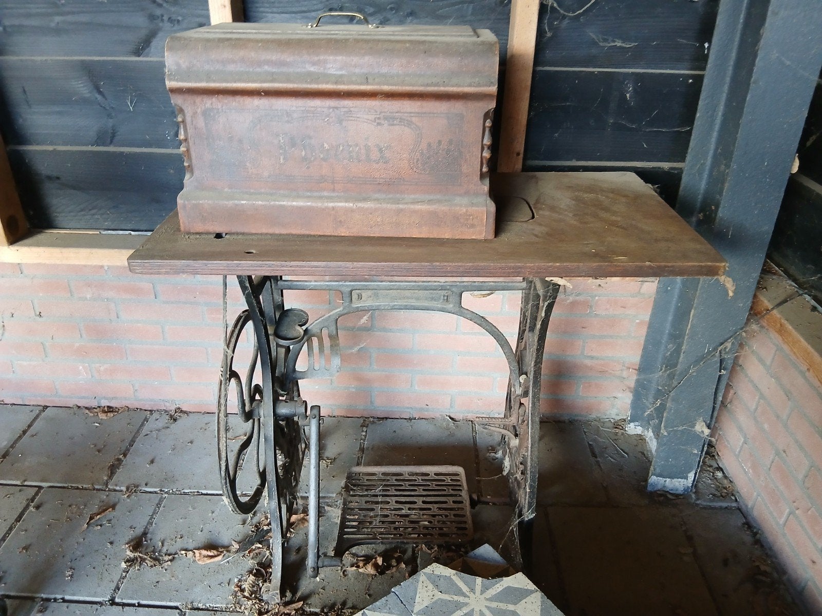 Antieke Phoenix Naaimachine met Onderstel, Antiek en Kunst, Antiek | Naaimachines, Ophalen of Verzenden