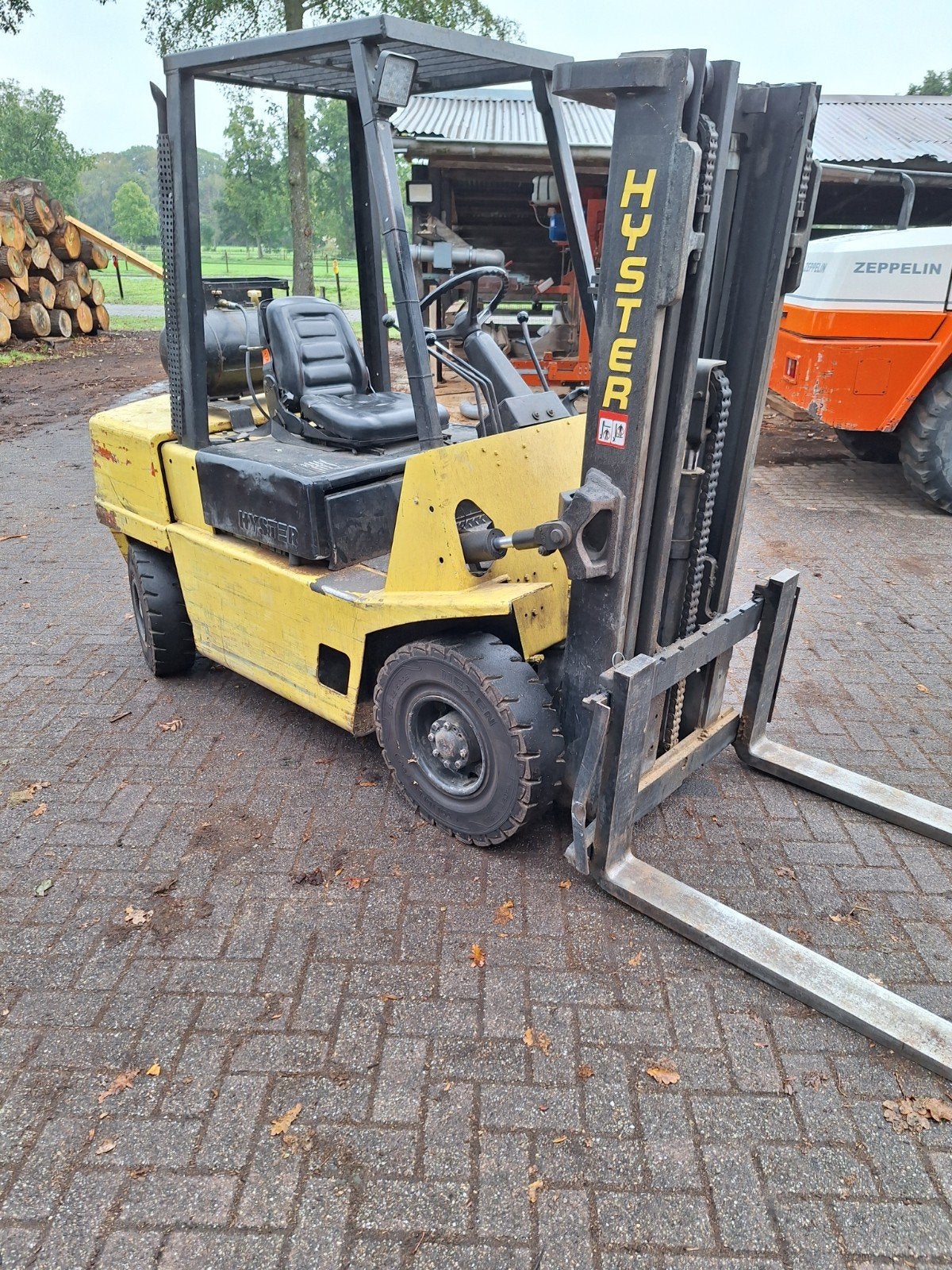 Defecte Hyster LPG heftruck H300XL met freelift mast, Heftruck, Hyster, 2000 tot 3000 kg, Ophalen