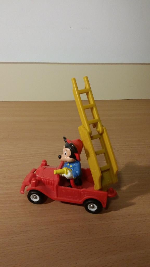 Mickey Mouse brandweerauto. Bully Toy. Co. 1983. Nieuwstaat!, Ophalen of Verzenden, Mickey Mouse, Zo goed als nieuw, Beeldje of Figuurtje