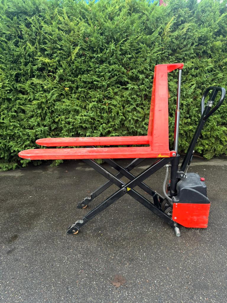 Heftafel elektrisch rijdende pompwagen gaat ong 80 cm hoog, Ophalen, Zo goed als nieuw