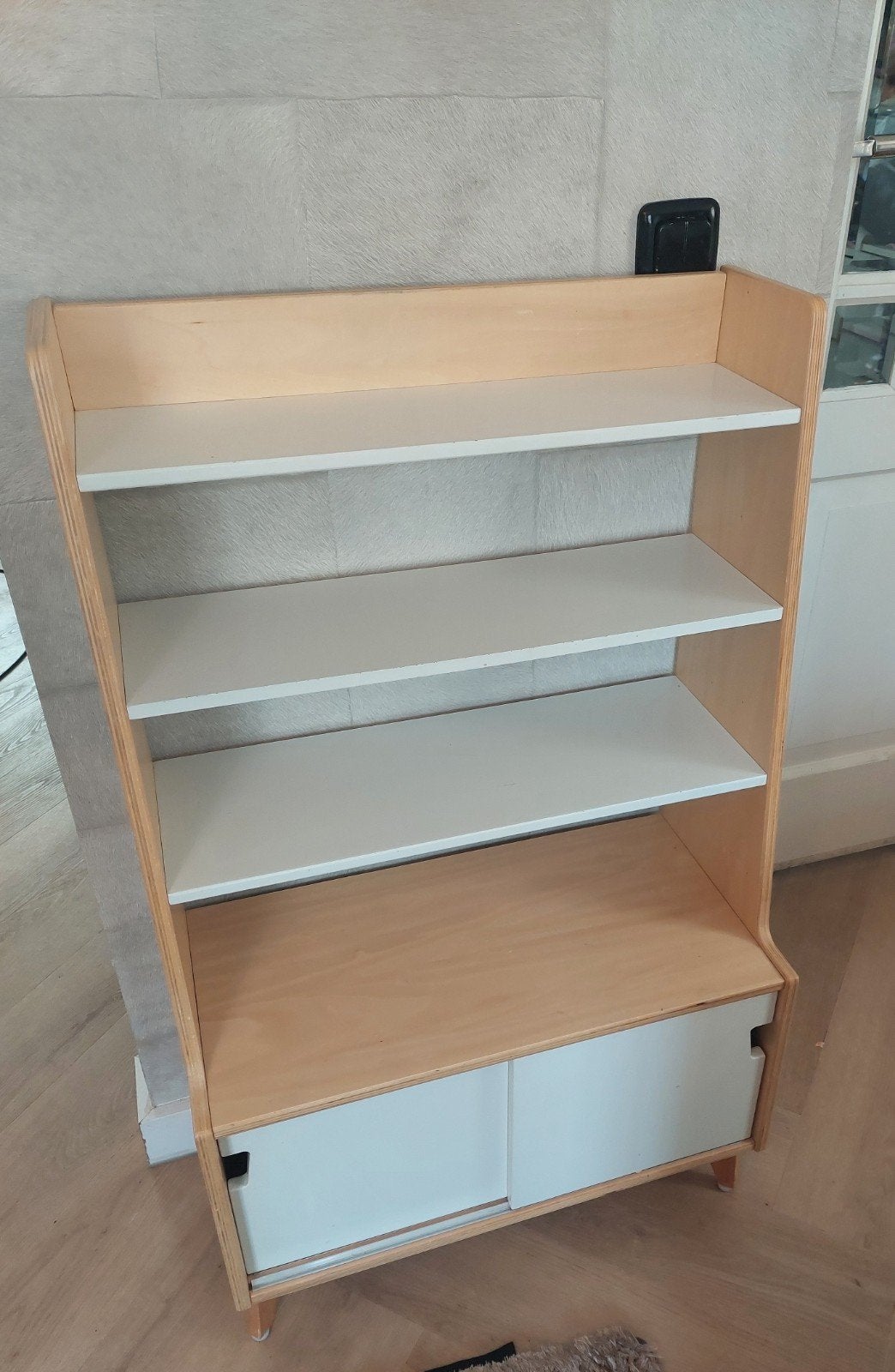 Petite Amelie Kast - Boekenkast met Opbergruimte, Met deur(en), 100 tot 150 cm, 50 tot 100 cm, Zo goed als nieuw