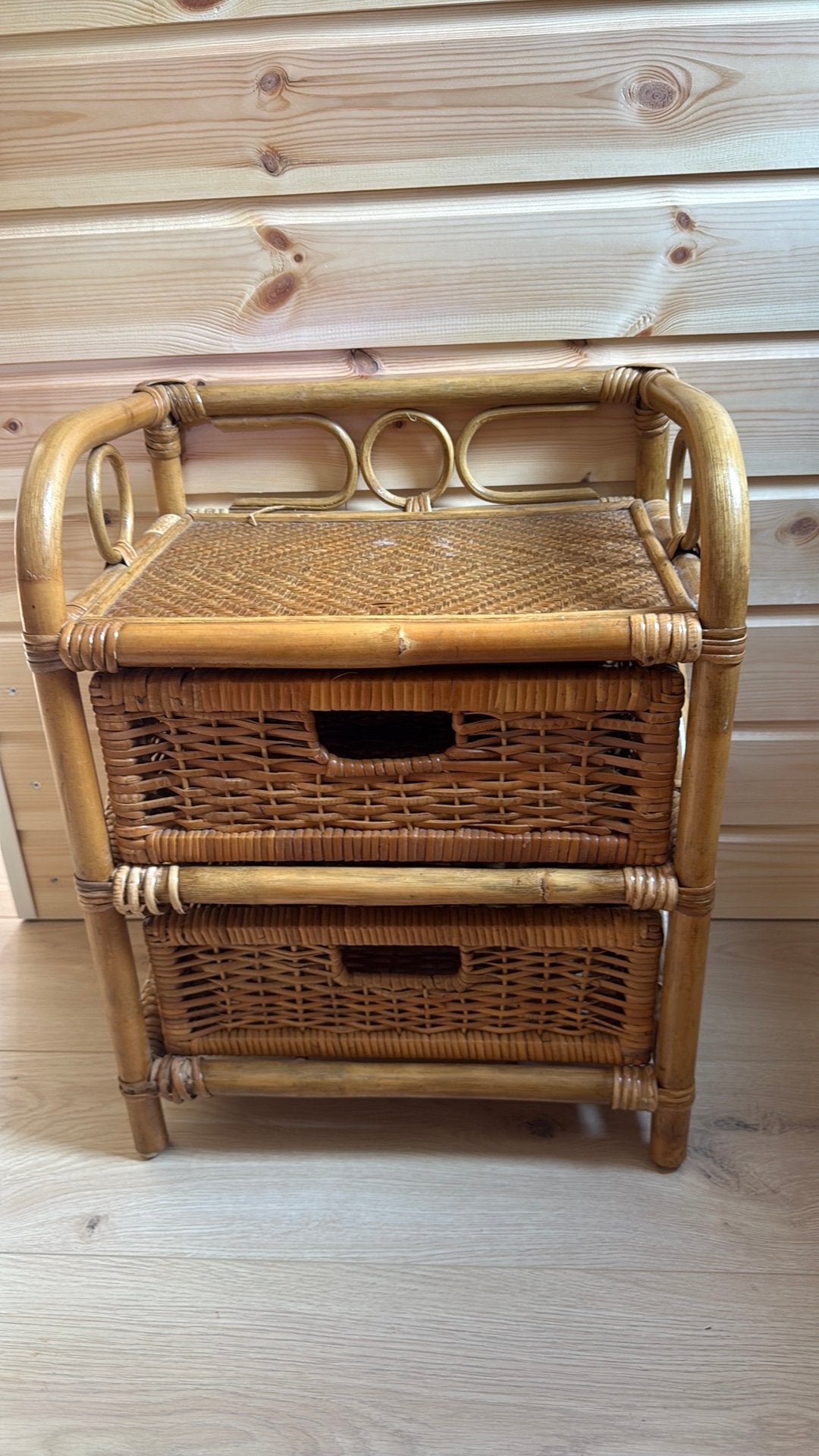 Rotan nachtkastje, Huis en Inrichting, Kasten | Ladekasten, Ophalen, Minder dan 50 cm, 1 of 2 laden, Zo goed als nieuw