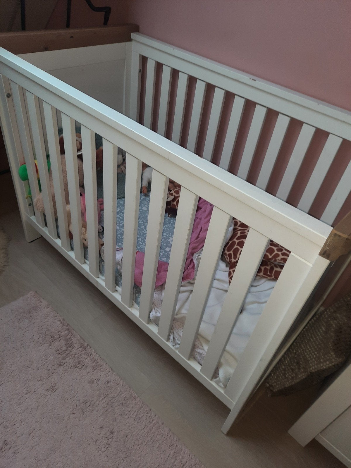 Wit babybedje met lichte gebruikssporen, Kinderen en Baby's, Ophalen, Gebruikt, 140 tot 160 cm, 70 tot 85 cm