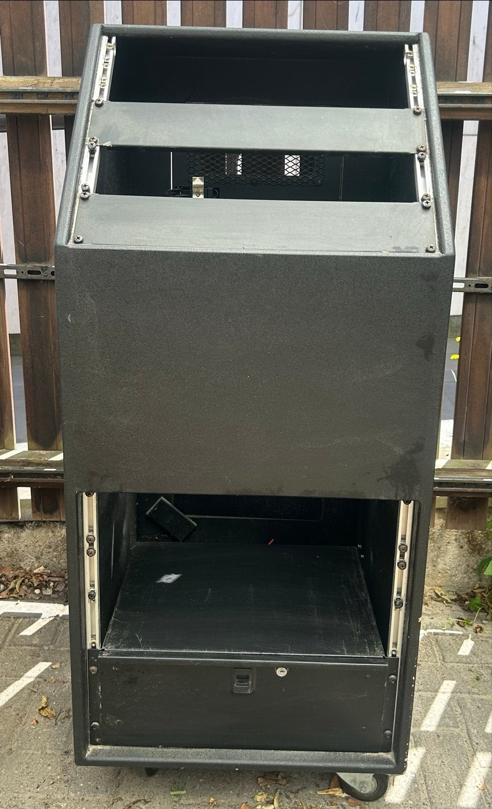 Robuuste flightcase / rackkast op wielen, Muziek en Instrumenten, Ophalen, Gebruikt