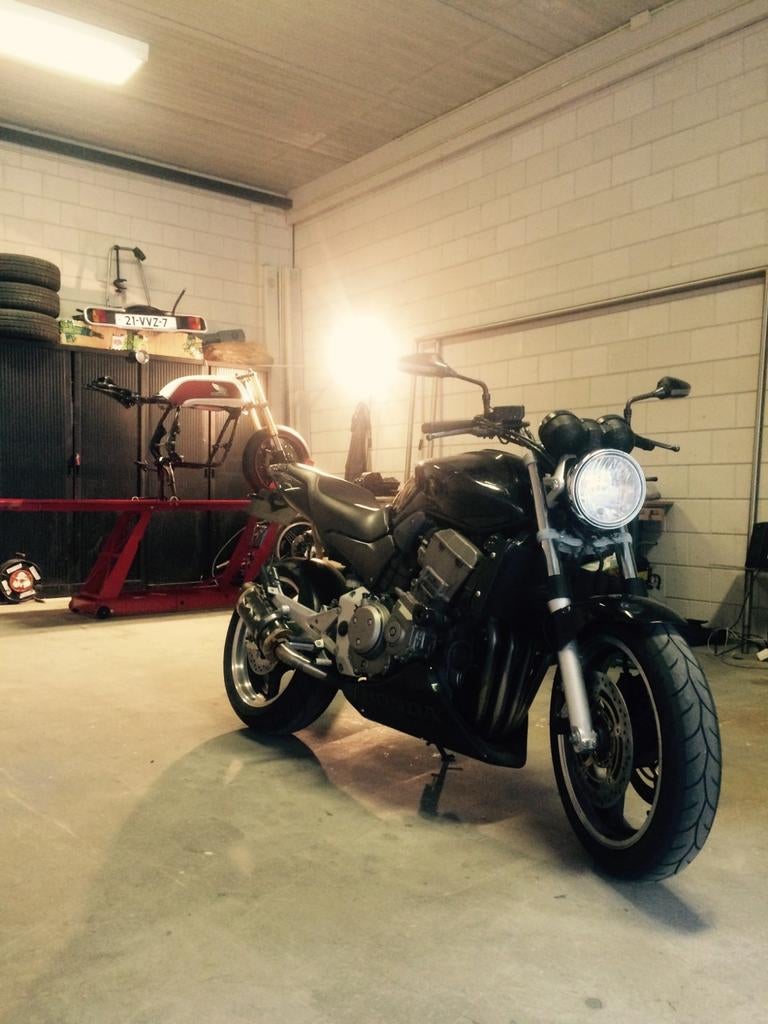 Honda CB900F Hornet 2002 - Goed onderhouden, custom uitlaat, Motoren, Motoren | Honda, Sportuitlaat, Occasion, 4 cilinders, Motorrijbewijs A