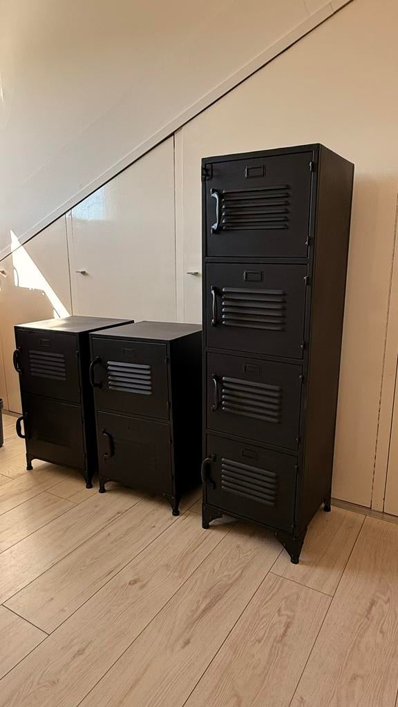 Rootsmann Kasten Set: 2 Nachtkastjes & Hoge Kast, Ophalen, Gebruikt
