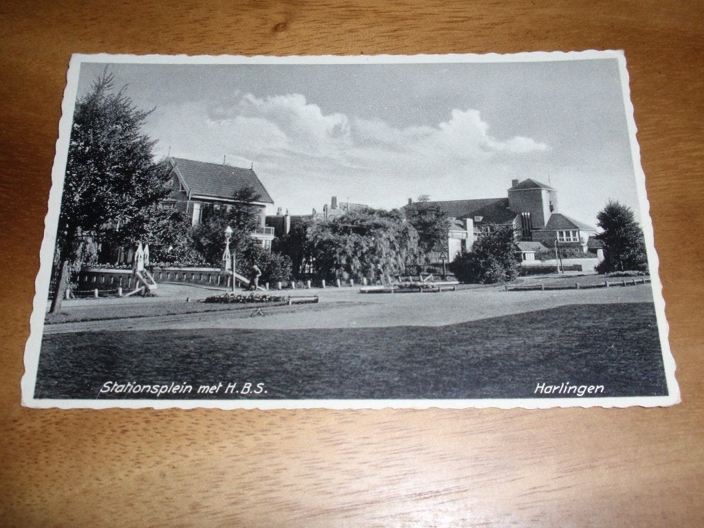 Stationsplein met HBS  Harlingen, Verzenden, 1920 tot 1940, Ongelopen, Friesland