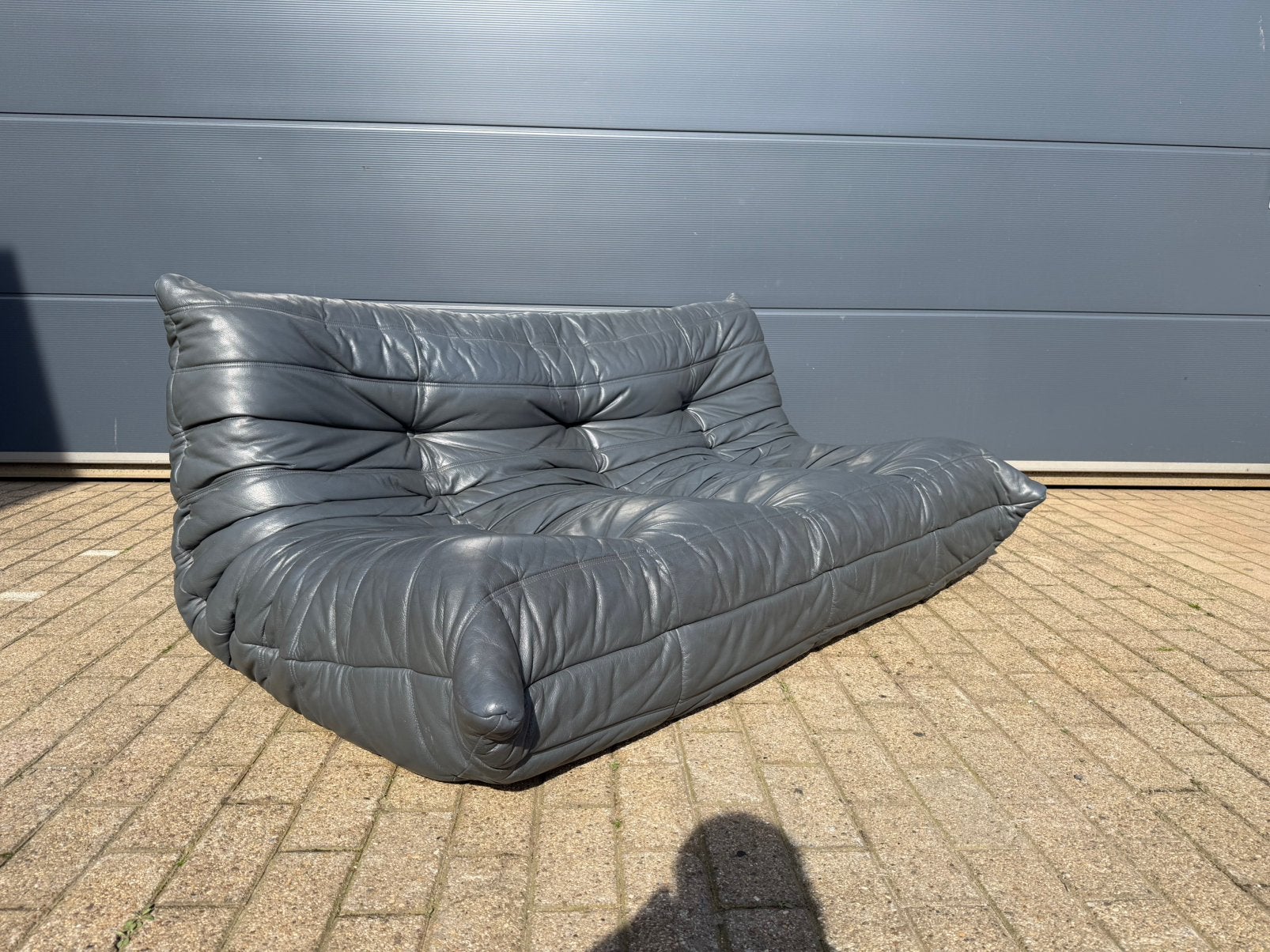 100% authentieke Ligne Roset Togo 3z Anthraciet Grijs leder, Ophalen of Verzenden, 75 tot 100 cm, Knoll vitra mah jong flos sede b&b italia artifort cassina edra