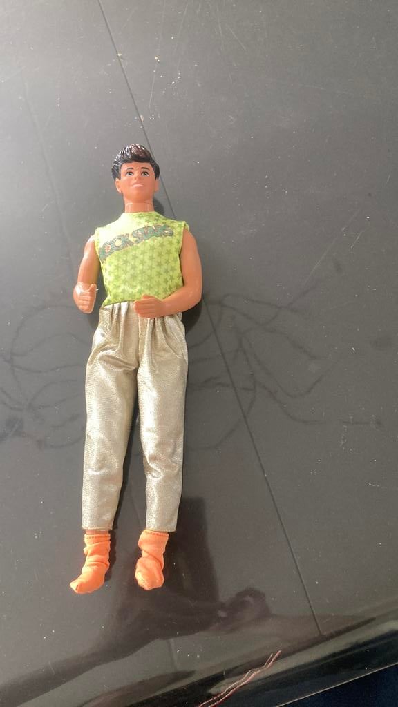 Vintage Ken pop met 'Rock Stars' shirt en gouden broek, Ophalen, Gebruikt