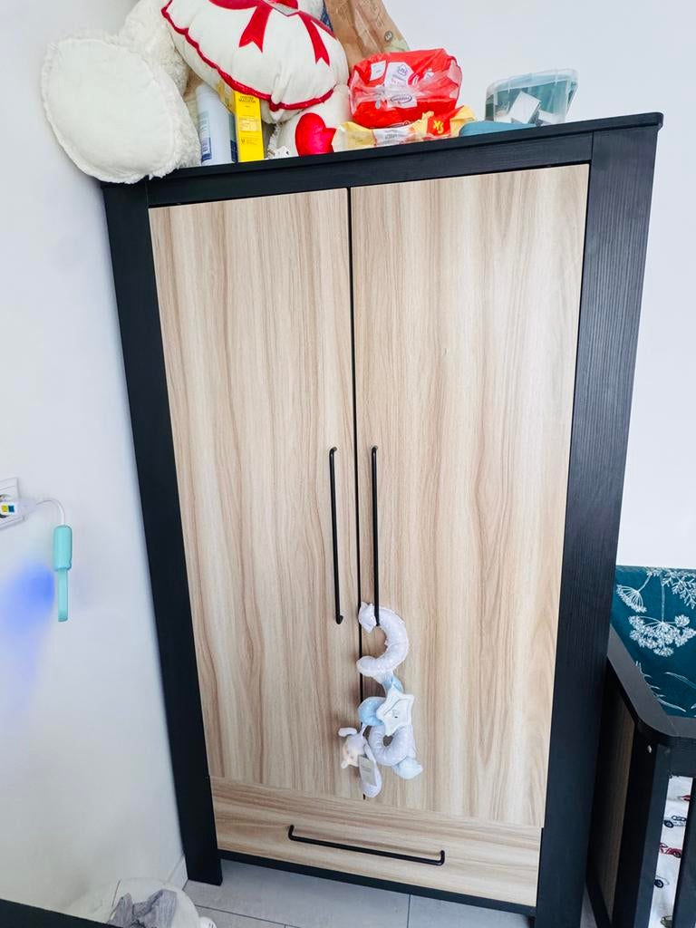 Kledingkast met lades - Hout en Zwart baby dump, Gebruikt, Kast, 105 cm of meer, Ophalen of Verzenden