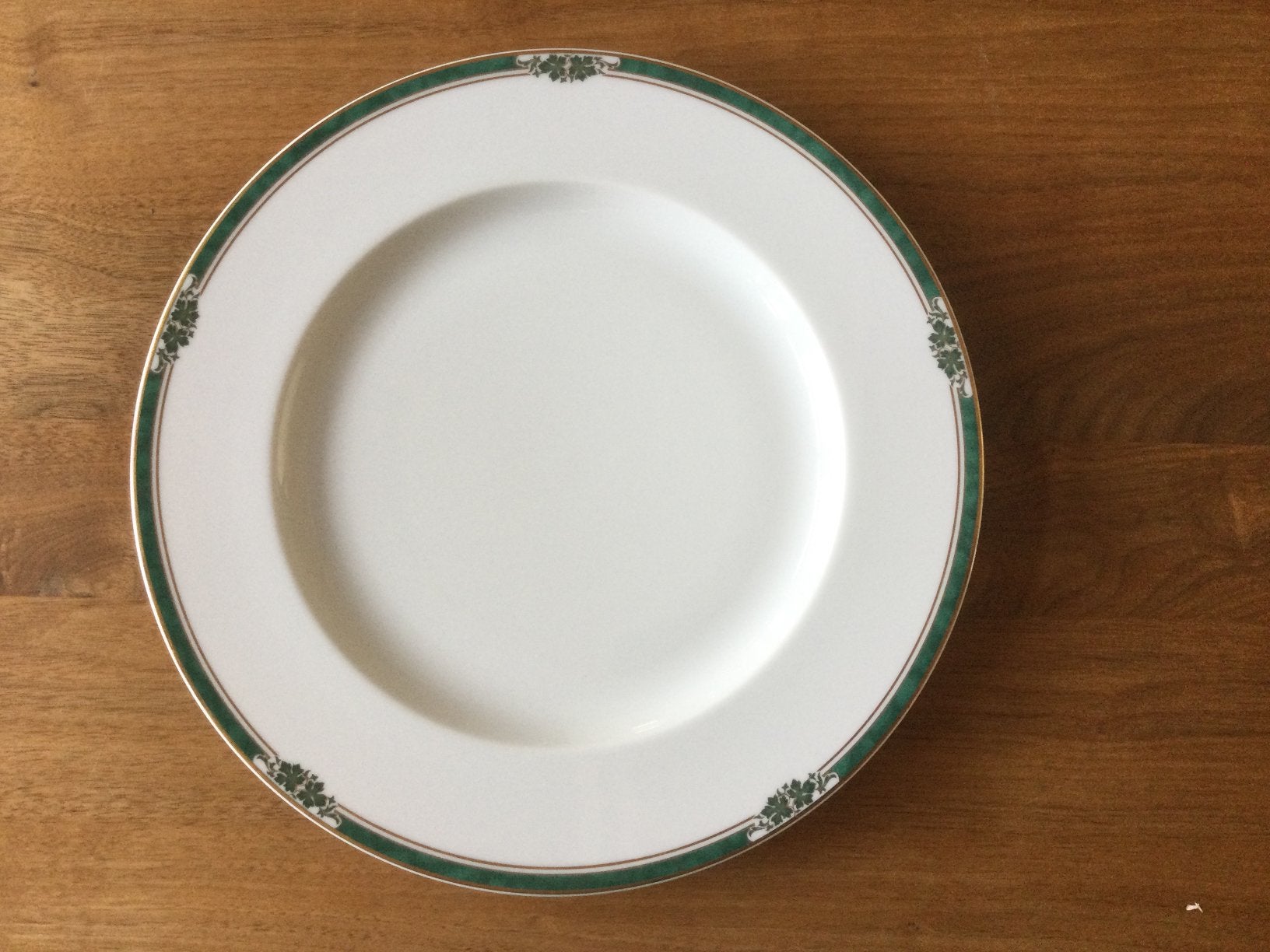 Groot bord - Medard de Noblat - Veronese Vert - plaatsbord, Ophalen of Verzenden, Zo goed als nieuw, Overige stijlen, Bord(en)
