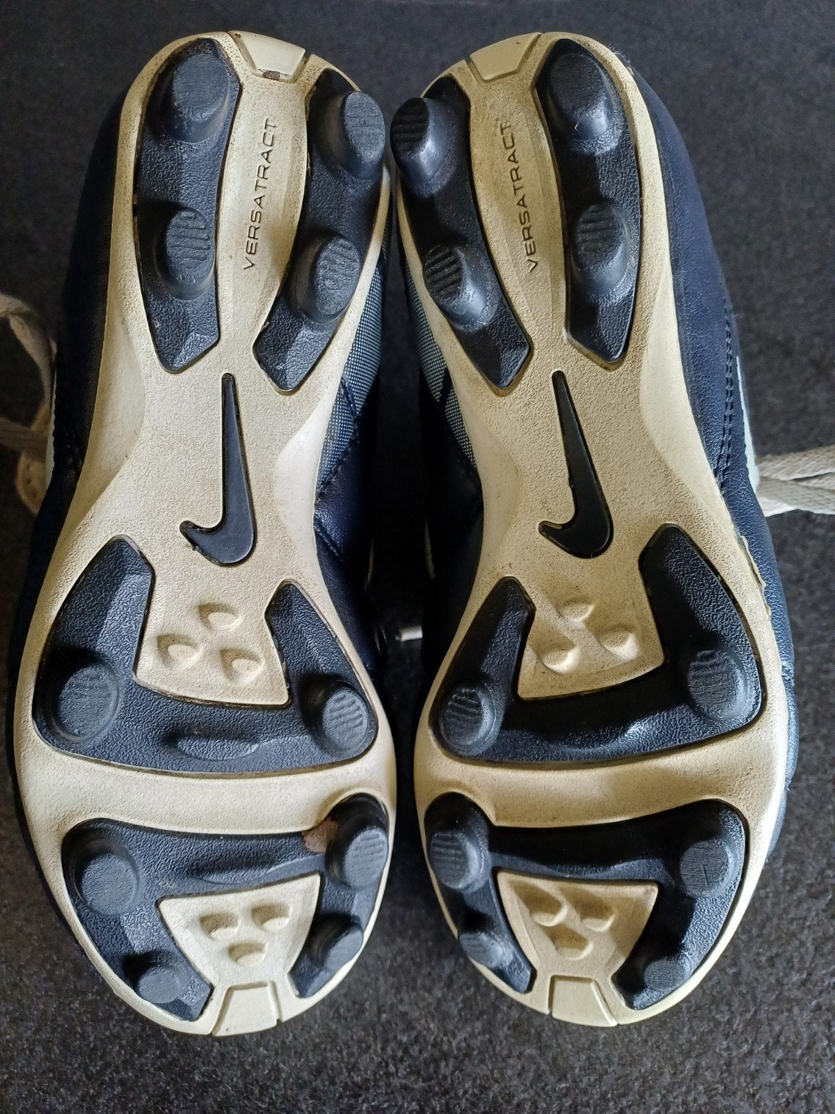 Nike Total 90 Voetbalschoenen maat 31 voor € 10, Sport en Fitness, Voetbal, Ophalen, Gebruikt, Schoenen, Maat S