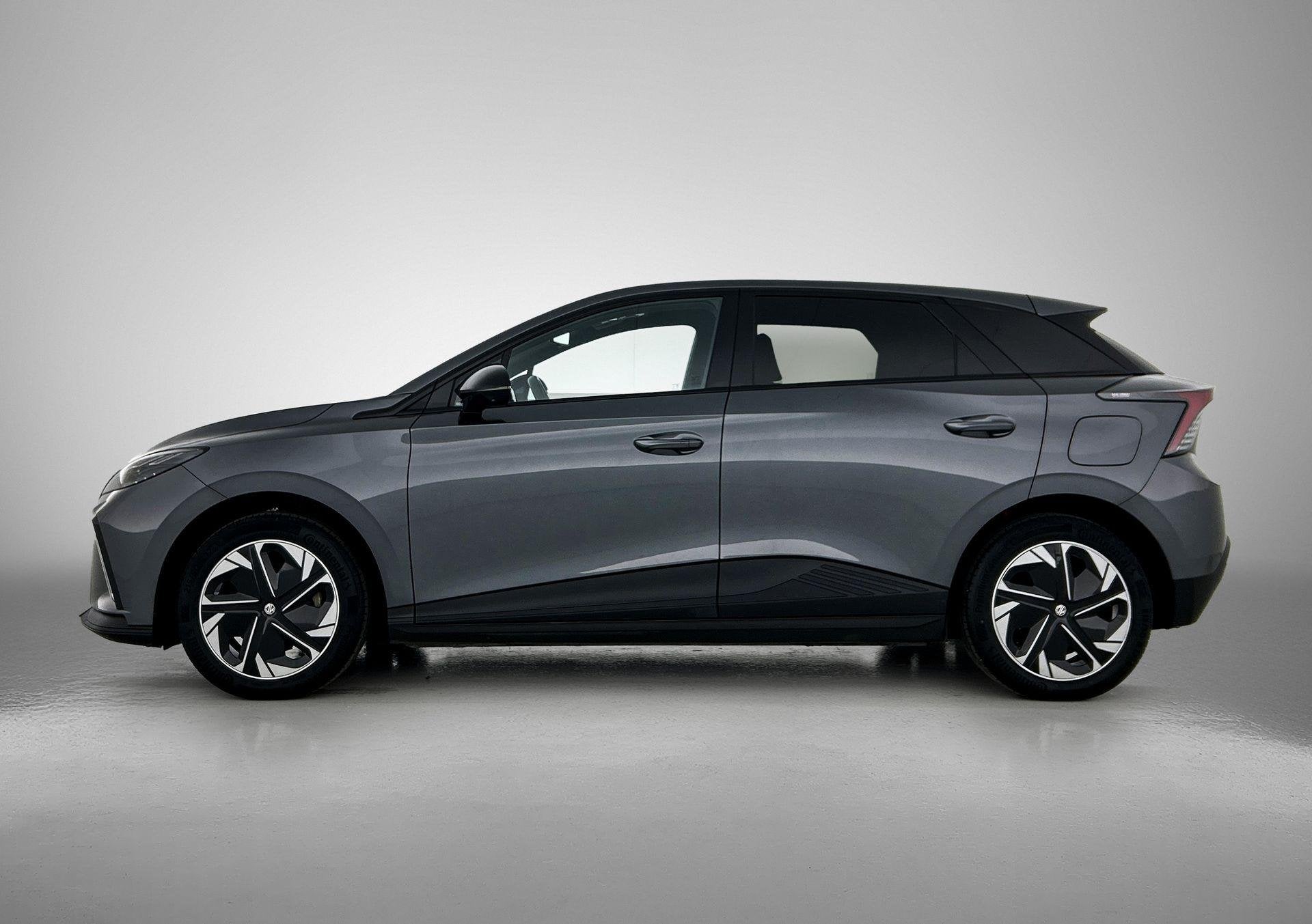 MG 4 Luxury 64 kWh | 1e-EIG. | SoH 94,6% | WLTP 435KM | Navi, Auto's, MG, Automaat, Gebruikt, Zwart, Automatische klimaatregeling