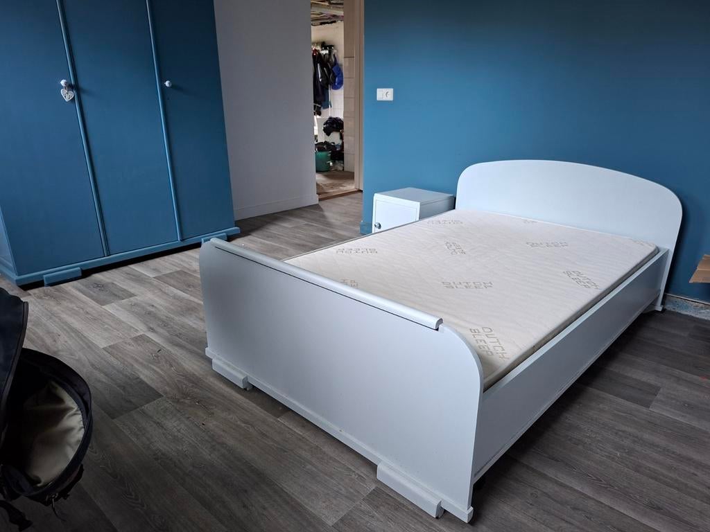Vintage slaapkamer set: bed, nachtkastje, kledingkast, Huis en Inrichting, Slaapkamer | Bedden, Ophalen, Gebruikt, Twijfelaar