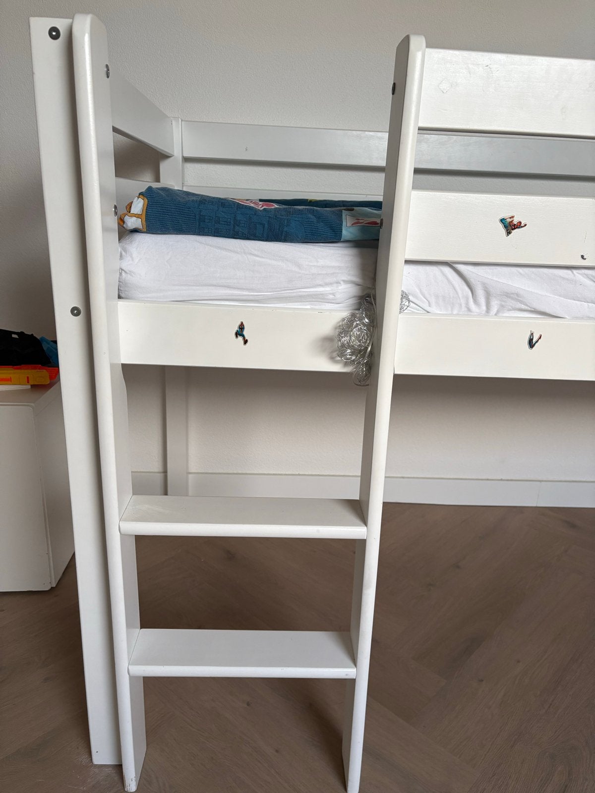 Wit halfhoogslaper bed met lattenbodem, Ophalen, Gebruikt, 90 cm, Eenpersoons